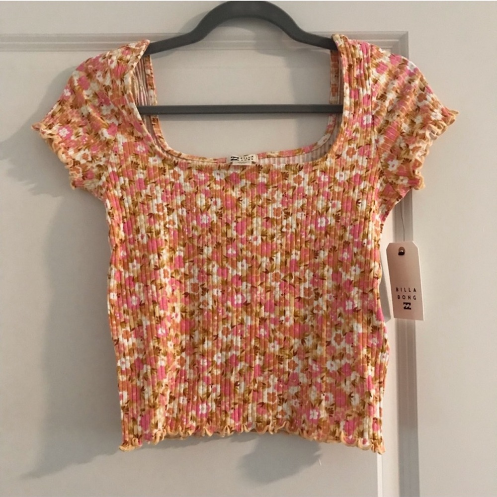 Billabong💜 ribbed lettuce edge floral top size L